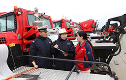 助力冰雪经济发展 海关快速验放压雪车